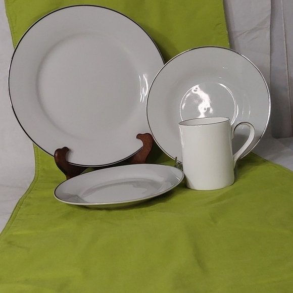 ROYAL DOULTON MIX DINING WARE SETTING FOR 4 - Picture 1 of 5